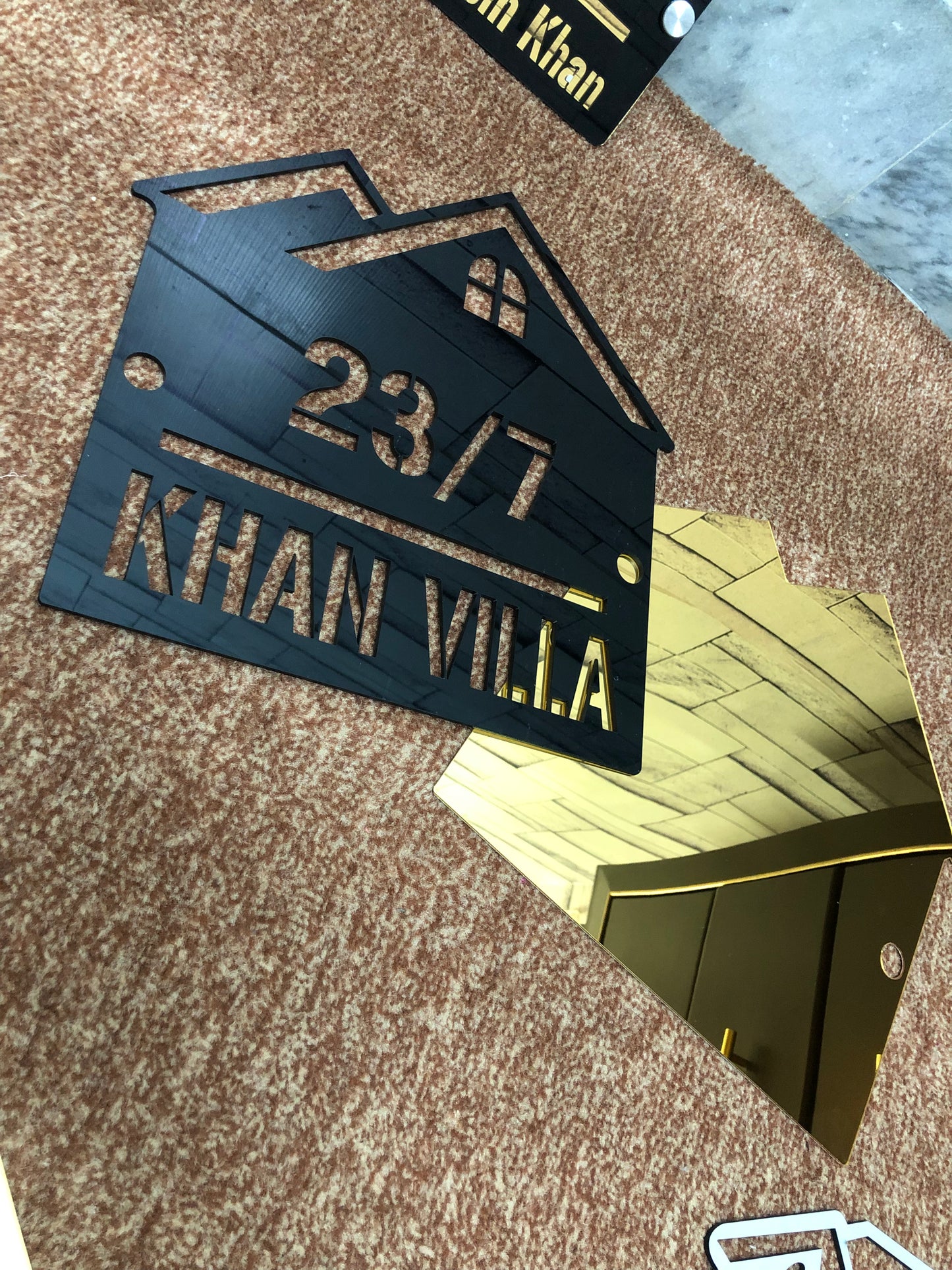 Outdoor Home Shaped Modern House Plates  ( Black with Golden )